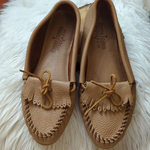 Minnetonka | Shoes | Minnetonka Tan Moccasins With Fringe 